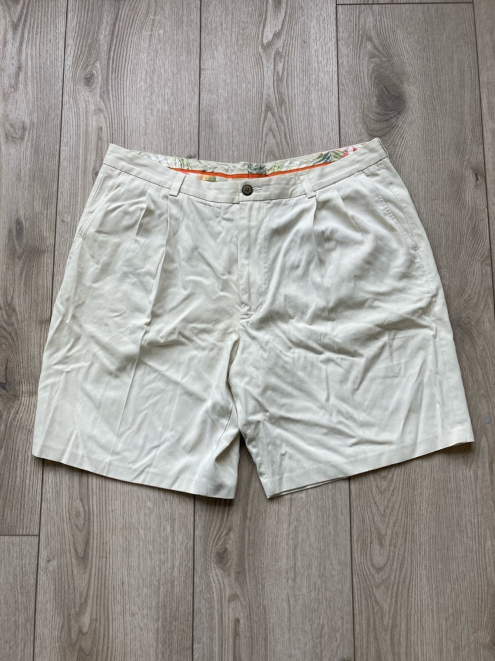 Tommy Bahama Havana Herringbone Pleated 10-Inch Shorts Men’s 38 Waist Silk